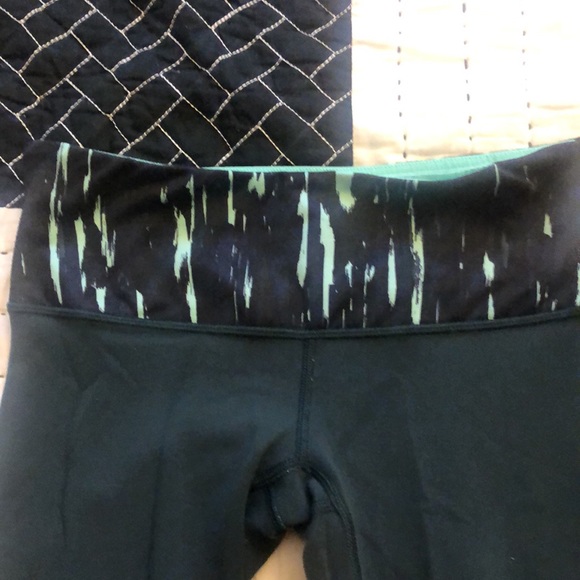 Lululemon full length reversible leggings - Picture 2 of 4